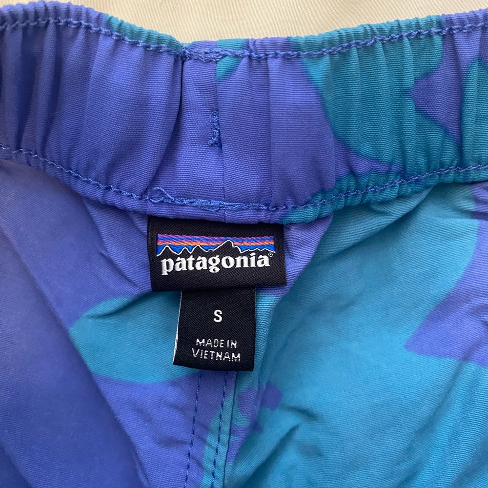 NWOT Patagonia Barely There Baggies - Picture 4 of 8